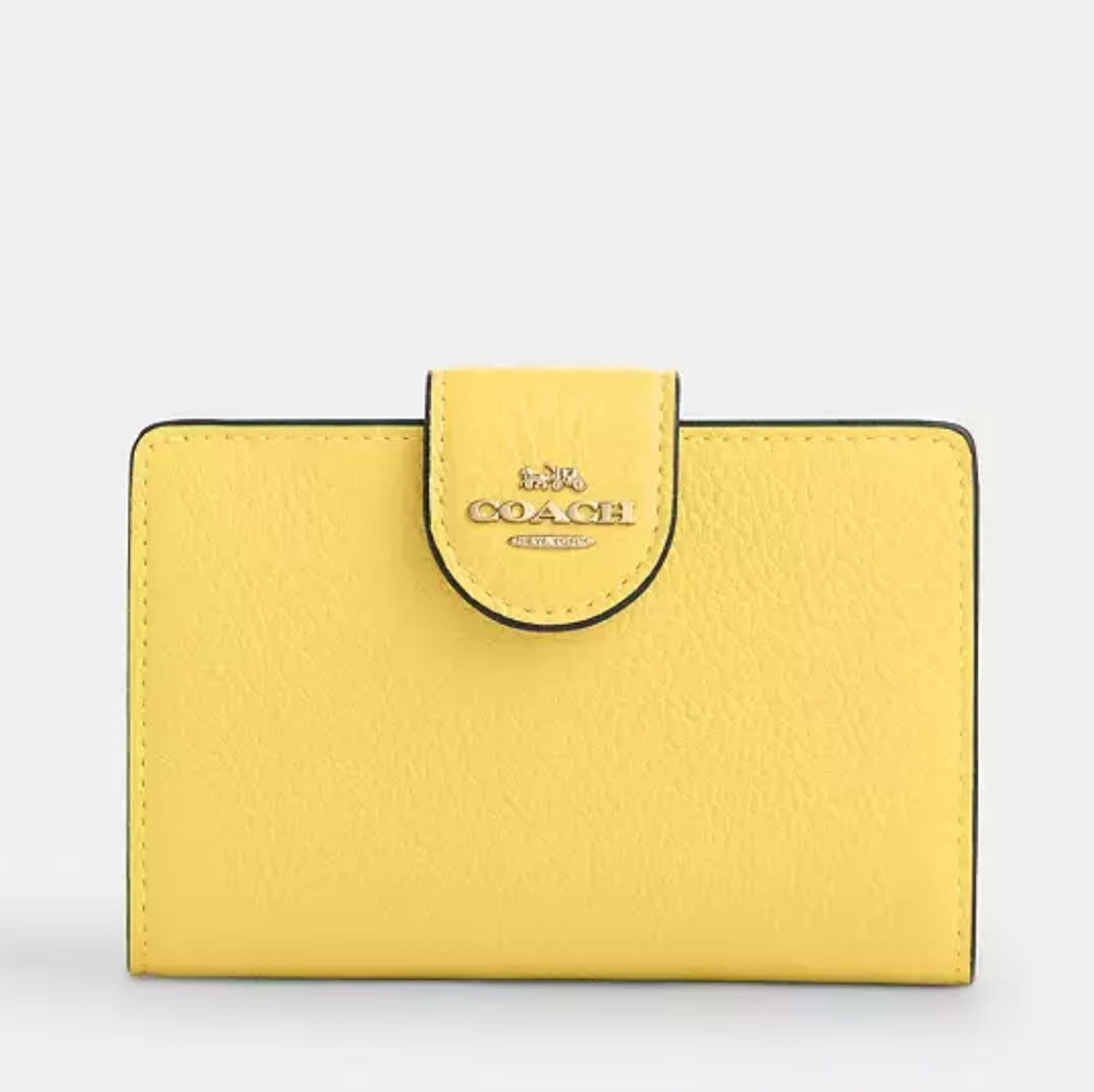 Coach Medium Corner Zip Wallet NWT